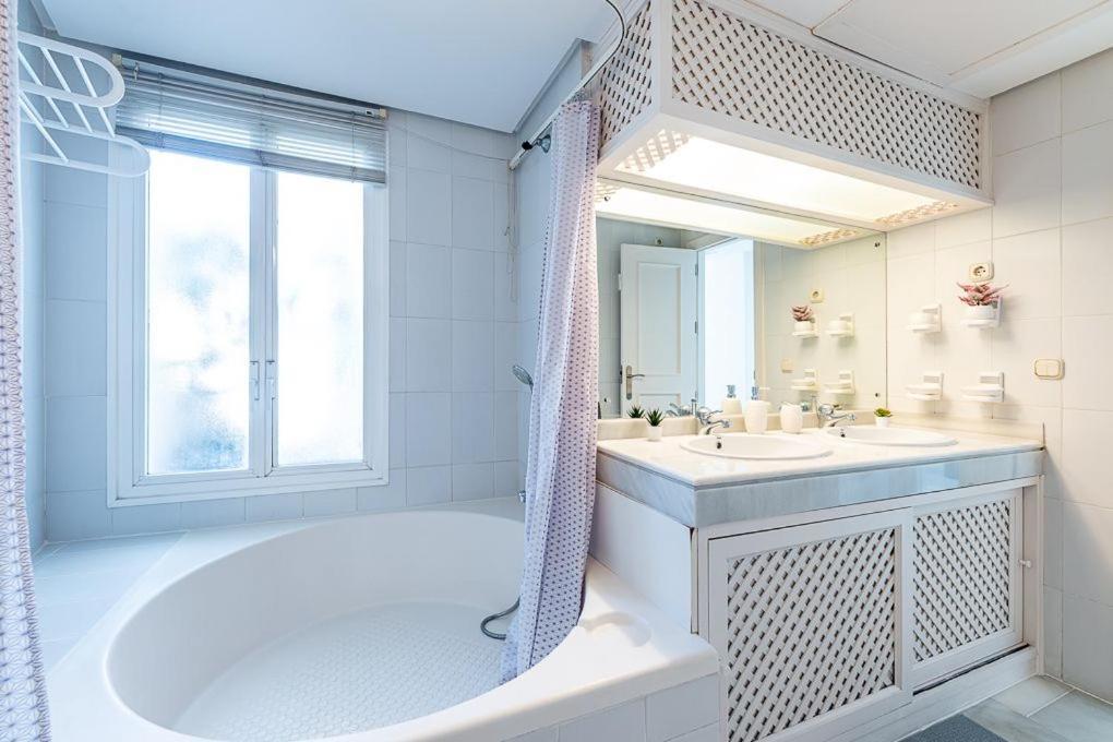 Puerto De Benalmadena Apartamento Vacacional Con Vistas Al Mar Y Yates Tres Habitaciones 2 Banos Eksteriør bilde